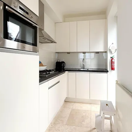 Modern Coast With Private Patio * 에크몬드안지